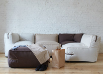 Модульный бескаркасный диван с декоративными ремешками